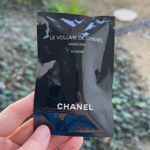 NEW Chanel Le Volume De Chanel Mascara 10 Noir Sample 0.03floz